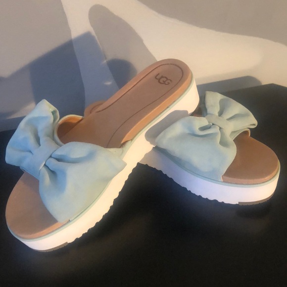 UGG Shoes - NEW! Adorbs UGG bow slip on sandals ❤️